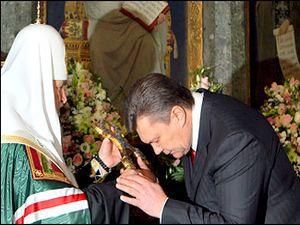 Патріарх нагородив Януковича орденом Святого рівноапостольного князя Володимира Патріарх нагородив Януковича орденом Святого рівноапостольного князя Володимира