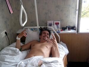 Лідер гурту "7Б" випав з 5-го поверху і вижив Лідер гурту "7Б" випав з 5-го поверху і вижив