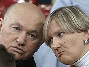 ЗМІ: бідні чиновники з багатими дружинами ЗМІ: бідні чиновники з багатими дружинами