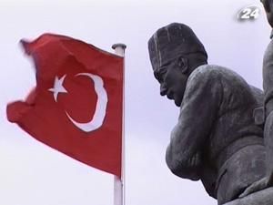 У Туреччині суд постановив арештувати 102 людей У Туреччині суд постановив арештувати 102 людей