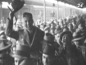 Чарлі Чаплін - бідний мрійник у капелюсі-казанку і з тростинкою Чарлі Чаплін - бідний мрійник у капелюсі-казанку і з тростинкою