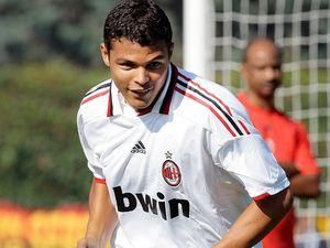 "Барселона" пропонує "Мілану" обмін гравцями "Барселона" пропонує "Мілану" обмін гравцями