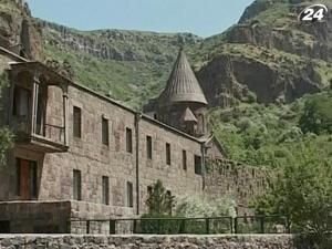 Монастир Геґард - місце паломництва вірян і туристів з цілого світу Монастир Геґард - місце паломництва вірян і туристів з цілого світу