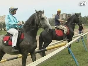 У столиці пройшли забіги рисистих коней У столиці пройшли забіги рисистих коней