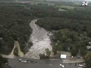 В американському штаті Айова прорвало дамбу В американському штаті Айова прорвало дамбу