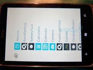 У Мережу просочилися фотографії першого WP7-смартфона від HTC