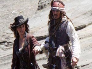 Пенелопа Крус нарешті з'явилась на зйомках "Піратів" (ФОТО) Пенелопа Крус нарешті з'явилась на зйомках "Піратів" (ФОТО)