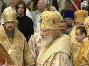 Патріарх Кирил провів молебень на Соборній площі Печерської Лаври Патріарх Кирил провів молебень на Соборній площі Печерської Лаври