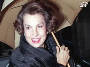 Поліція обшукала будинок доньки найбагатшої жінки Франції Поліція обшукала будинок доньки найбагатшої жінки Франції