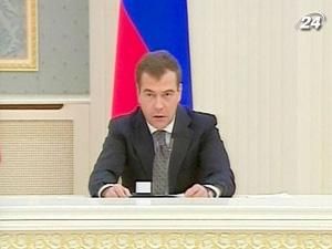 Медведєв підписав закон про розширення повноважень спецслужб Медведєв підписав закон про розширення повноважень спецслужб