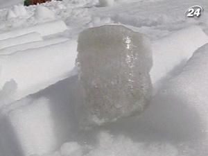 З року в рік лід катастрофічно тане З року в рік лід катастрофічно тане