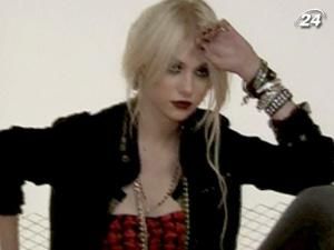 Обличчям лінії одягу від Мадонни стане Тейлор Момсен Обличчям лінії одягу від Мадонни стане Тейлор Момсен