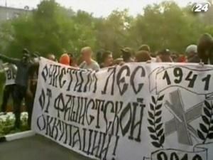 Захисники лісу розгромили адміністрацію міста Хімки Захисники лісу розгромили адміністрацію міста Хімки