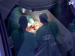 В Інституті ім. Амосова провели надскладну операцію на серці В Інституті ім. Амосова провели надскладну операцію на серці