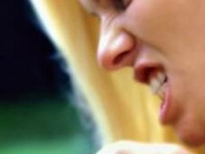 На Полтавщині бухгалтер вилила окріп на податківця під час обшуку На Полтавщині бухгалтер вилила окріп на податківця під час обшуку