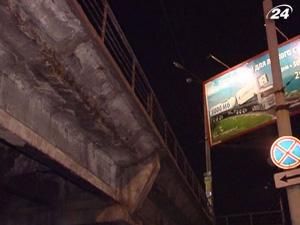 Анонім повідомив про замінування Шулявського мосту у Києві Анонім повідомив про замінування Шулявського мосту у Києві