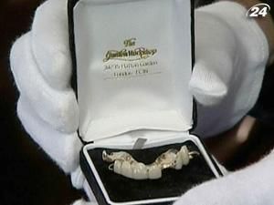 Вставну щелепу Черчиля продали за 15 млн. фунтів Вставну щелепу Черчиля продали за 15 млн. фунтів