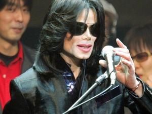 Прокуратура вирішила не висувати звинувачення лікарям Майкла Джексона Прокуратура вирішила не висувати звинувачення лікарям Майкла Джексона