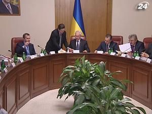 Азаров припускає розміщення Україною єврооблігацій до 2011 року