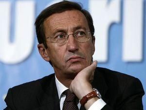 Берлусконі вимагає відставки спікера парламенту Берлусконі вимагає відставки спікера парламенту