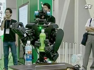 DiGORO розуміє голос, може прибирати дім та розважати дітей DiGORO розуміє голос, може прибирати дім та розважати дітей