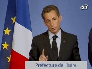 Саркозі погрозив позбавити іммігрантів французького паспорта Саркозі погрозив позбавити іммігрантів французького паспорта