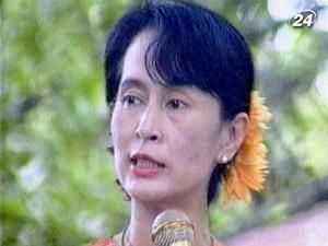 Аун Сан Су Чжи - маленька жінка, велика революціонерка Аун Сан Су Чжи - маленька жінка, велика революціонерка