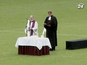 У Дуйсбурзі відбулися поминальні заходи за жертвами Love Parade У Дуйсбурзі відбулися поминальні заходи за жертвами Love Parade