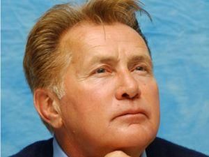 Мартін Шин зіграє роль шахматиста у музичному кліпі Мартін Шин зіграє роль шахматиста у музичному кліпі