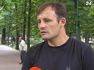 Хмельничани просять владу об’єктивно розслідувати обставини загибелі 30-річного хлопця Хмельничани просять владу об’єктивно розслідувати обставини загибелі 30-річного хлопця