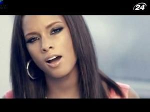 Аліша Кіс та репер Swizz Beatz одружилися на Корсиці Аліша Кіс та репер Swizz Beatz одружилися на Корсиці