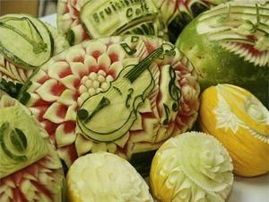 У Донецьку обличчя Януковича прикрасить кавун У Донецьку обличчя Януковича прикрасить кавун