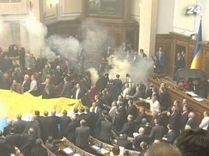 Суд дозволив завести справу на депутатів-дебоширів Суд дозволив завести справу на депутатів-дебоширів