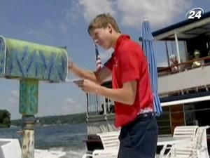 На озері Женева пошту доставляють на човні На озері Женева пошту доставляють на човні