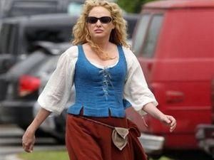 Є вже перші фото зі зйомок готичної "Червоної шапочки" Є вже перші фото зі зйомок готичної "Червоної шапочки"