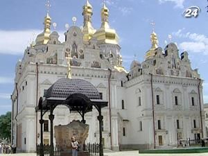 Представники релігійних течій моляться про дощ Представники релігійних течій моляться про дощ