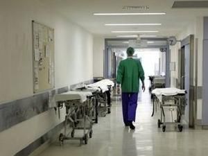 Швеція: пацієнт не дочекався лікаря і сам собі зашив рану Швеція: пацієнт не дочекався лікаря і сам собі зашив рану