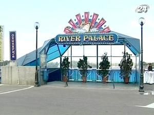 Власники ресторанів з набережної Дніпра чекають подальшої долі своїх закладів Власники ресторанів з набережної Дніпра чекають подальшої долі своїх закладів