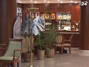 Янукович звільнив готелі від податку на прибуток на 10 років Янукович звільнив готелі від податку на прибуток на 10 років