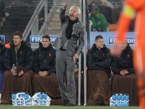 Наставник збірної Нідерландів захищається Наставник збірної Нідерландів захищається