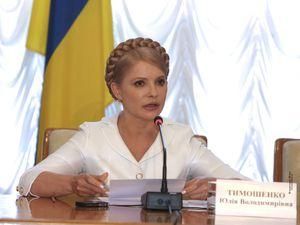 Янукович звільнив Тимошенко із урядових посад