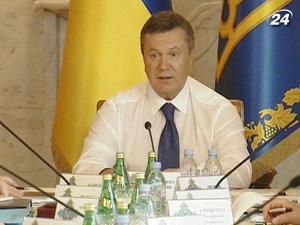 Янукович повернувся, щоб моніторити ситуацію з пожежами