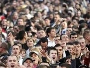 Дівчину затоптав натовп під час вступних іспитів Дівчину затоптав натовп під час вступних іспитів