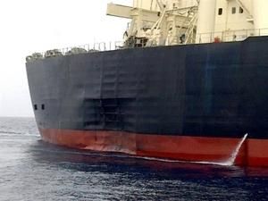 Експерти: японський танкер підірвали терористи
