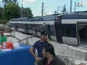 Поблизу Неаполя зійшов з рейок потяг Поблизу Неаполя зійшов з рейок потяг