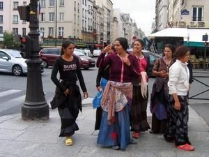 Франція почала боротись з циганами Франція почала боротись з циганами