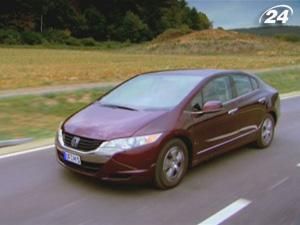 Honda FCX Clarity працює на водневих паливних елементах Honda FCX Clarity працює на водневих паливних елементах