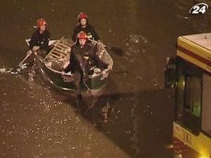 У столиці Польщі затопило будинки, лікарні, дороги У столиці Польщі затопило будинки, лікарні, дороги