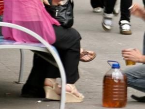 Донеччина: молодого чоловіка за розпивання пива на вулиці посадили на 10 днів