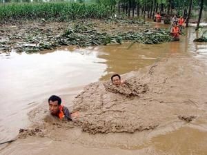 Китай: внаслідок зсувів 80 людей загинули і 2 тисячі зникли безвісти Китай: внаслідок зсувів 80 людей загинули і 2 тисячі зникли безвісти
